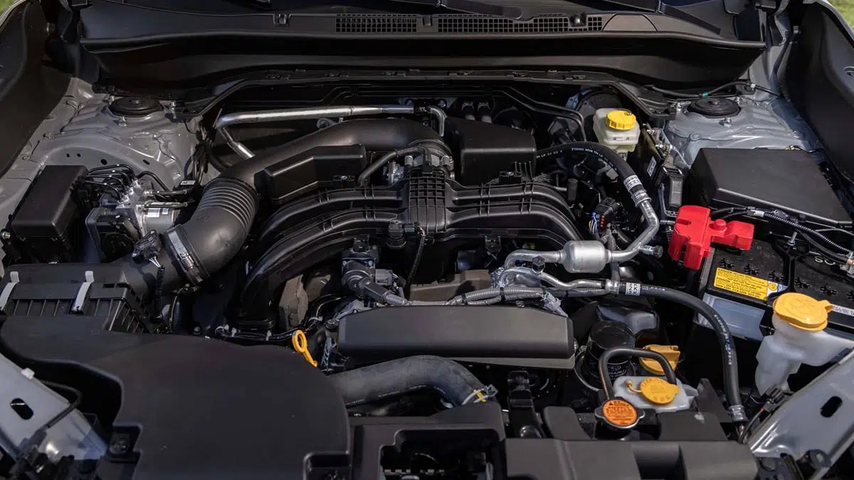 Motor del Subaru Forester Wilderness 2025 con su arquitectura Boxer y sus componentes optimizados para la robustez.