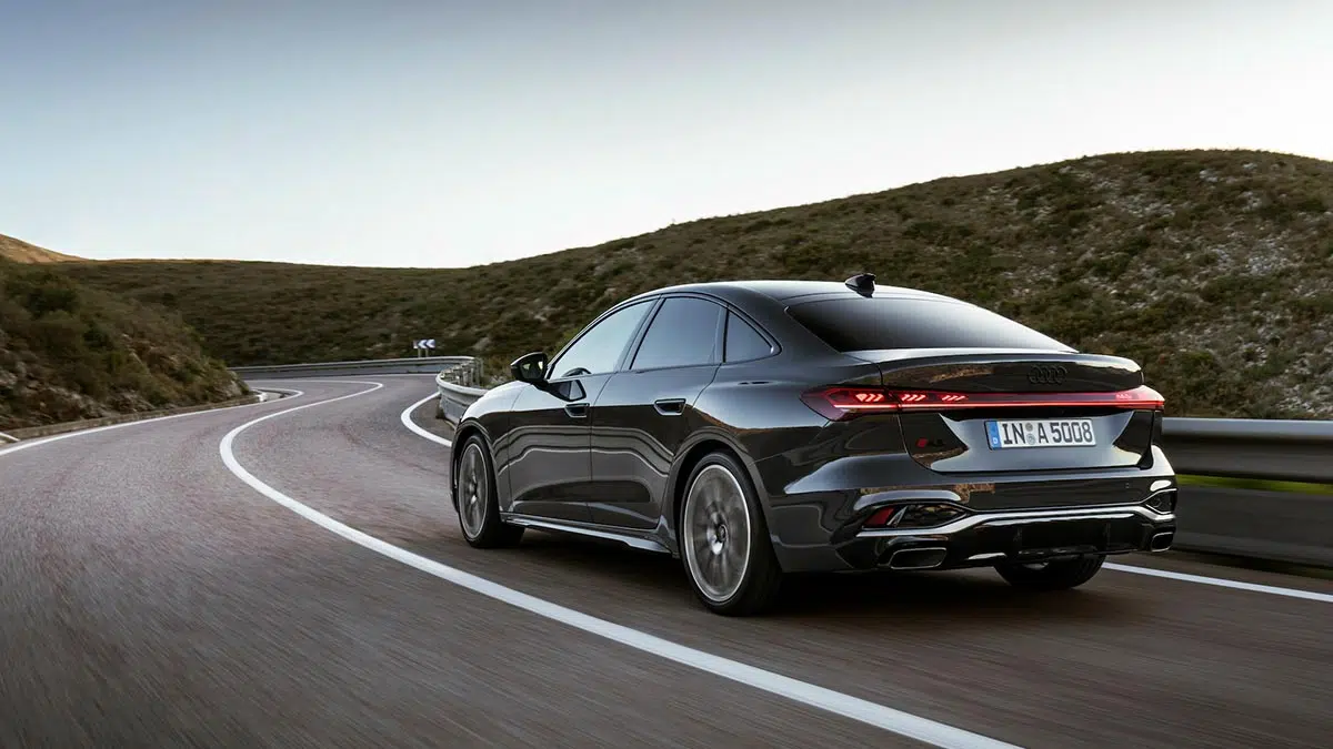 Audi A5 2025, elegante coupé diésel con parrilla Singleframe y diseño aerodinámico.