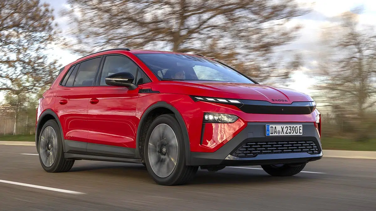 Skoda Elroq 2024 frente - Diseño moderno con parrilla específica eléctrica