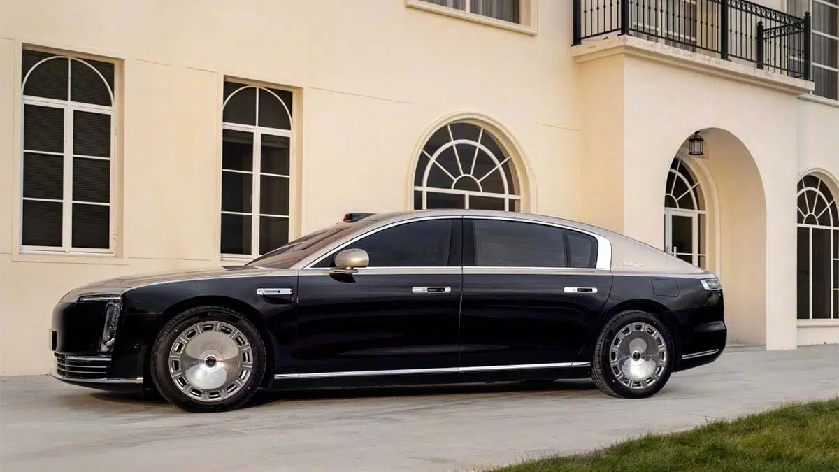 Maextro S800 visto de perfil, berlina eléctrica de alta gama con una silueta elegante y proporciones imponentes