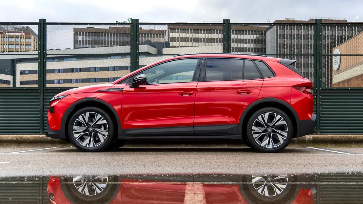 Skoda Elroq perfil - SUV eléctrico 4,49m con línea aerodinámica