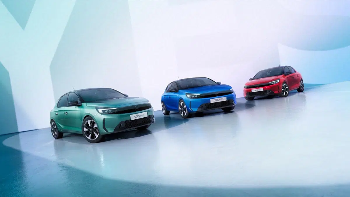 Frontal del Opel Corsa YES 2025 con diseño modernizado y parrilla deportiva