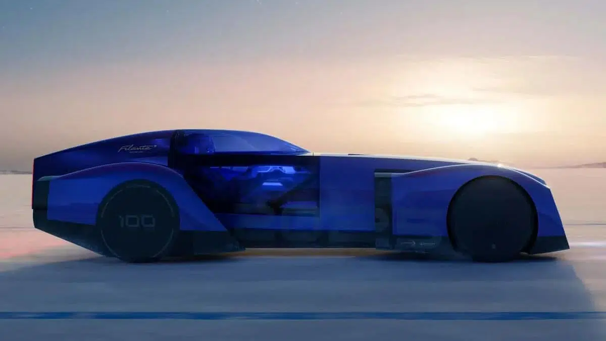 Vista lateral del Renault Filante Record 2025, con su diseño alargado y llantas optimizadas.