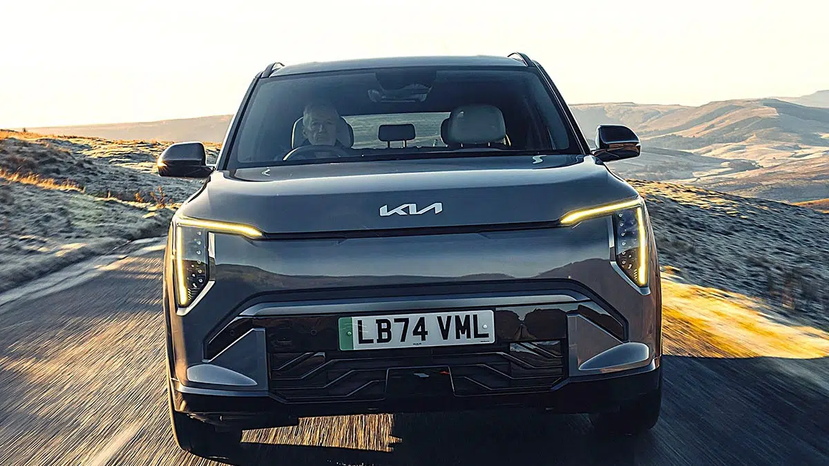 Batería de coche eléctrico en corte, mostrando su diseño avanzado.