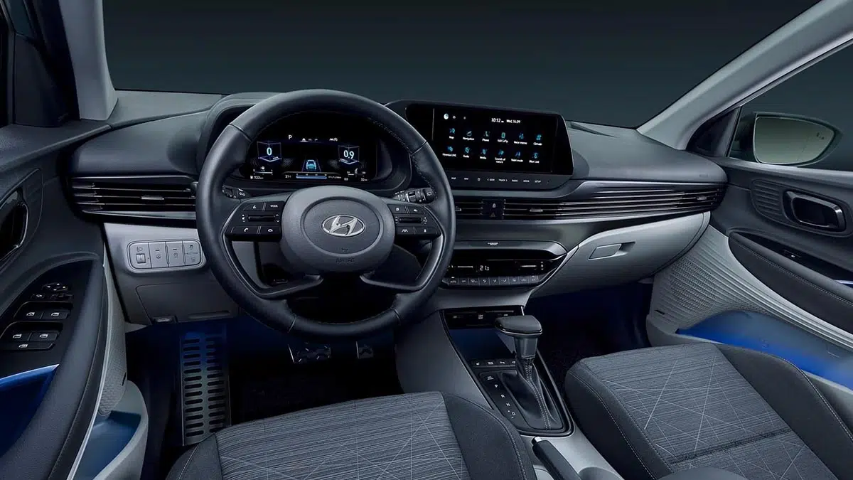 Interior del Hyundai Bayon 2025, con tablero digital y pantalla táctil de 10,25 pulgadas