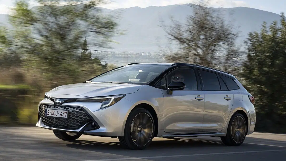 Toyota Corolla Touring Sports Active Plus 2025, familiar híbrido con diseño dinámico y parrilla rediseñada