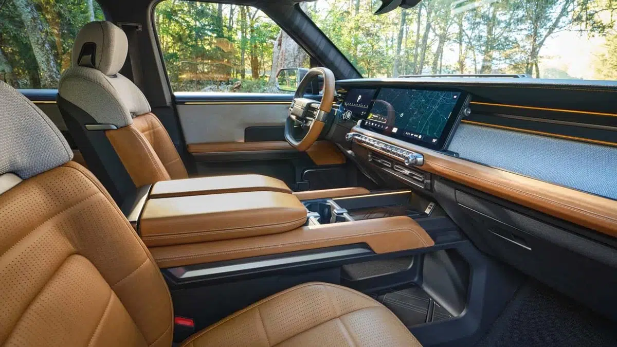 Interior del 4x4 eléctrico, tecnología avanzada y un moderno cockpit