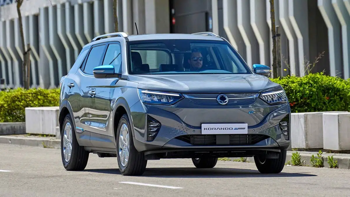 KGM Korando GPL, SUV compacto de diseño robusto con parrilla prominente y faros LED