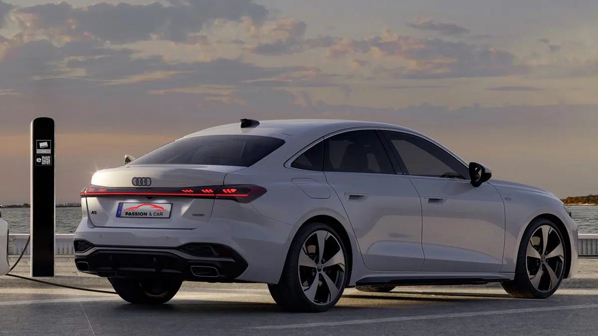 Vista trasera del Audi A5 TFSIe 2024 con difusor integrado y luces LED