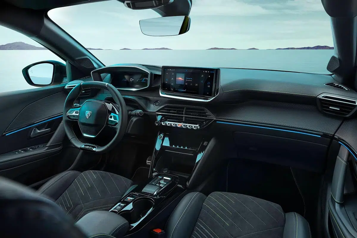 Interior del Peugeot e-208 con i-Cockpit e instrumentación digital