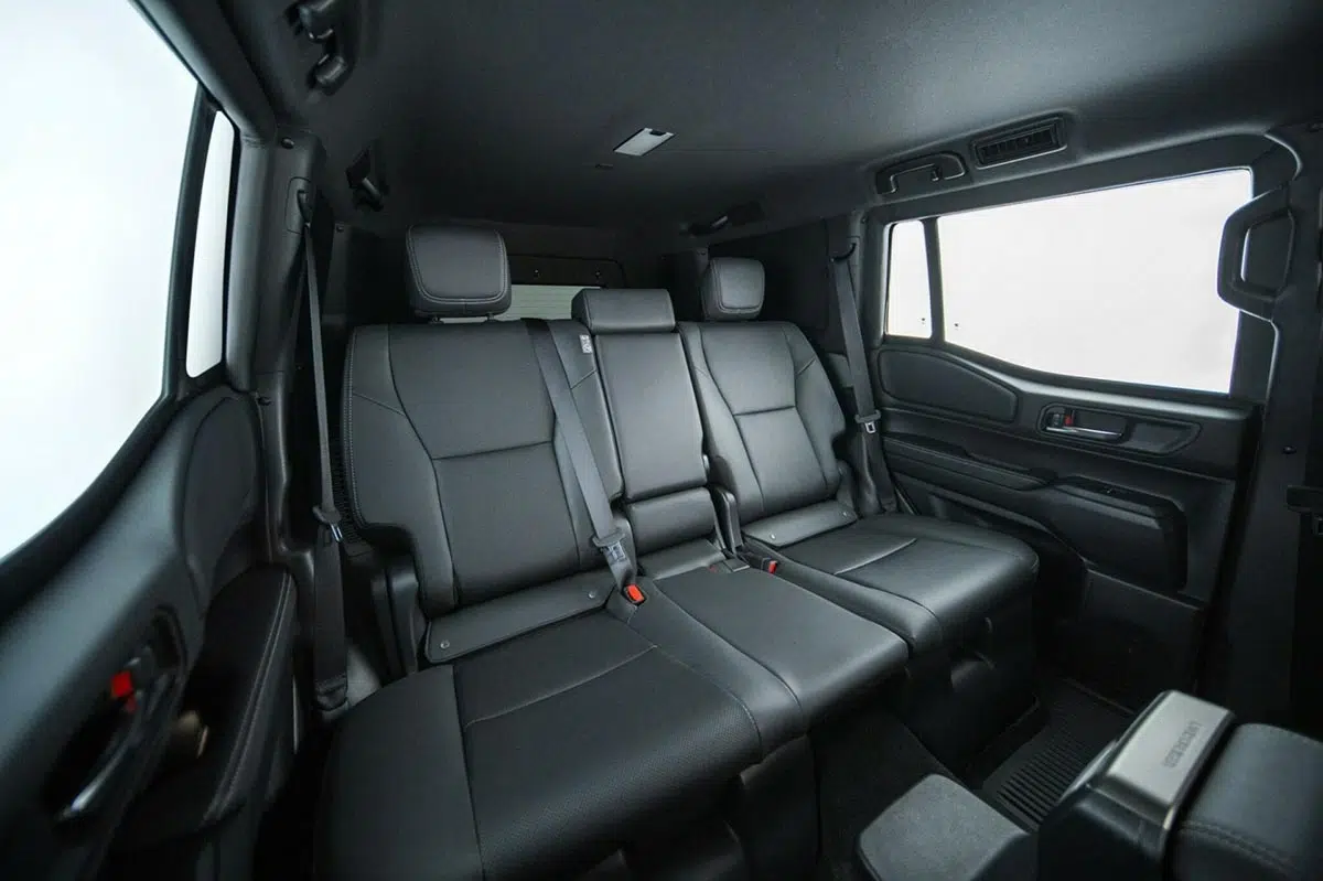 Asiento trasero del Land Cruiser blindado con cristales balísticos y tapicería premium