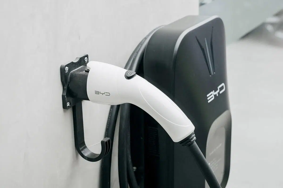 Estación de carga ultra-rápida BYD entregando 1 000 kW, permitiendo una carga en 5 minutos