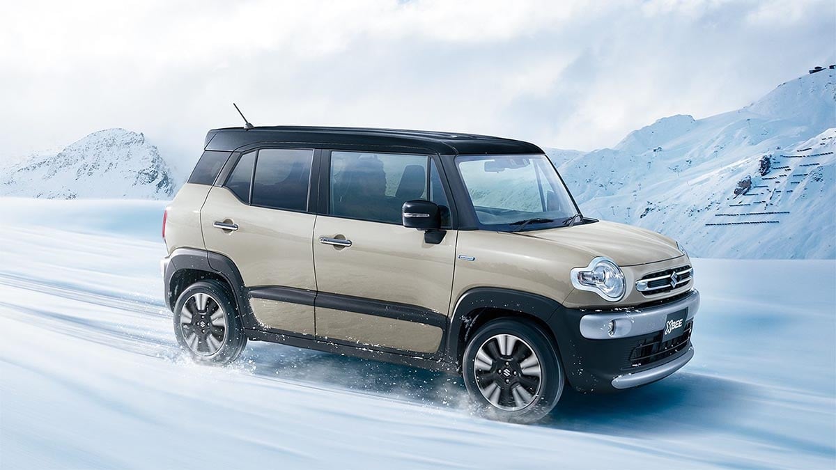 Perfil del Suzuki Xbee con una altura al suelo elevada y proporciones equilibradas