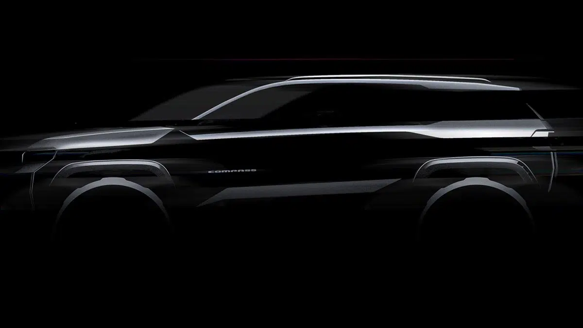  Vue de profil de la nouvelle Jeep Compass, illustrant ses lignes modernisées et son design robuste.