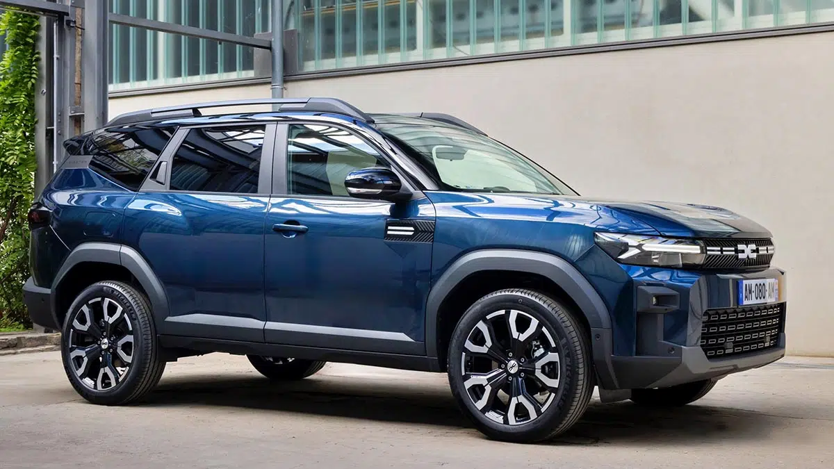 Perfil del Dacia Bigster GLP 2025 con líneas definidas y proporciones equilibradas