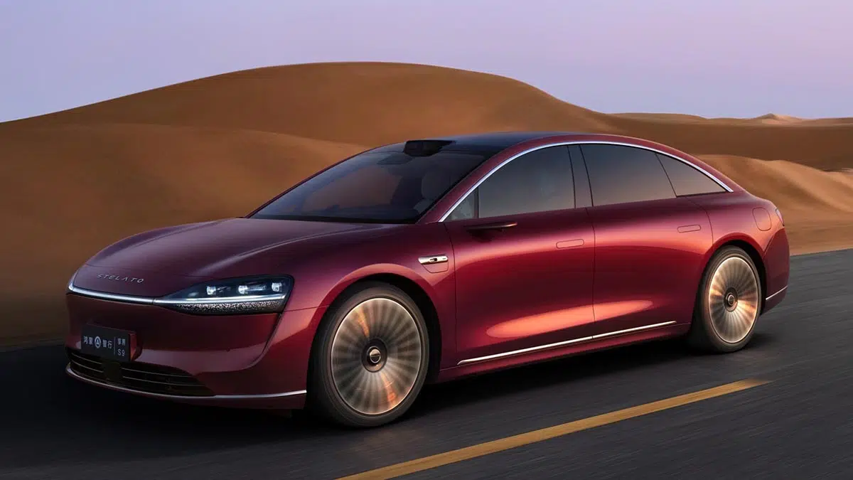 Perfil del Stelato S9 EREV con líneas elegantes y estilo premium