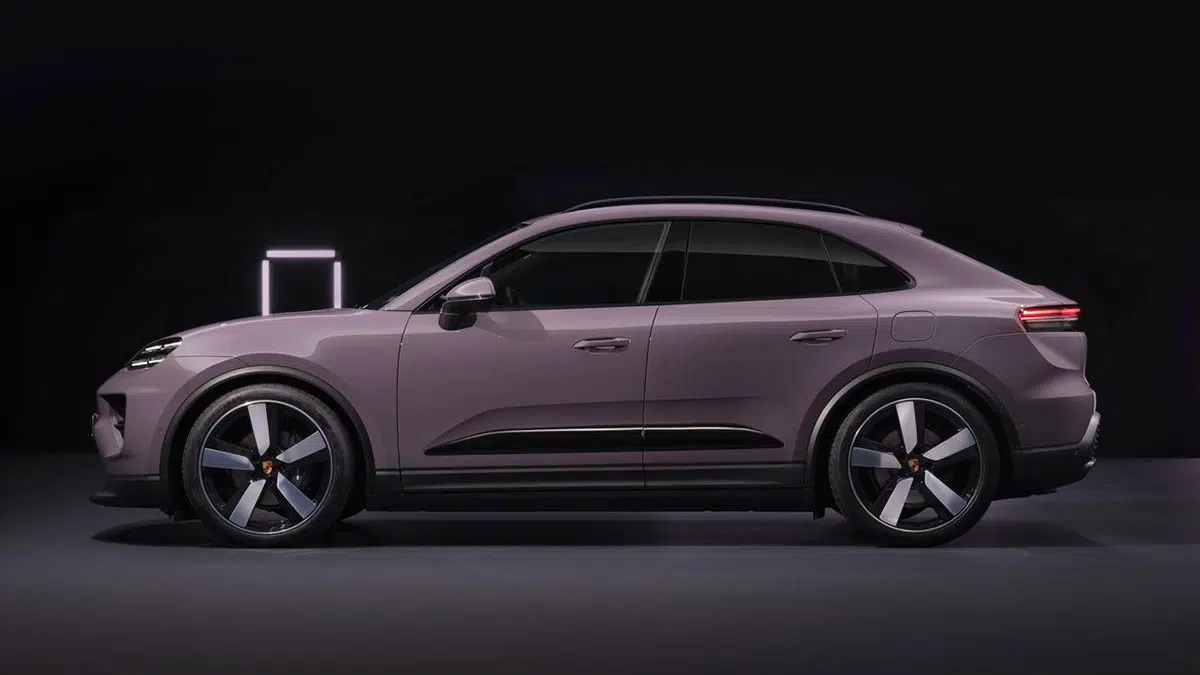 Porsche Macan eléctrico 2025 perfil, SUV coupé aux lignes sportives et jantes optimisées