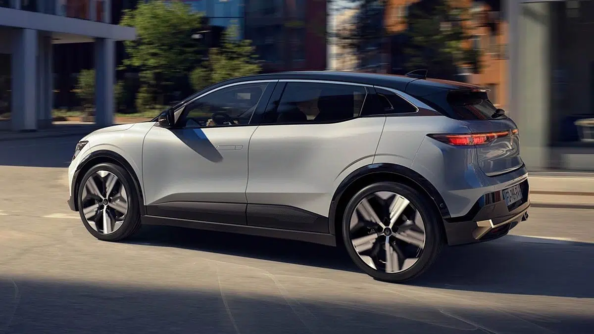 Renault Rafale 2025 profil, SUV coupé hybride aux lignes sculptées et toit fuyant