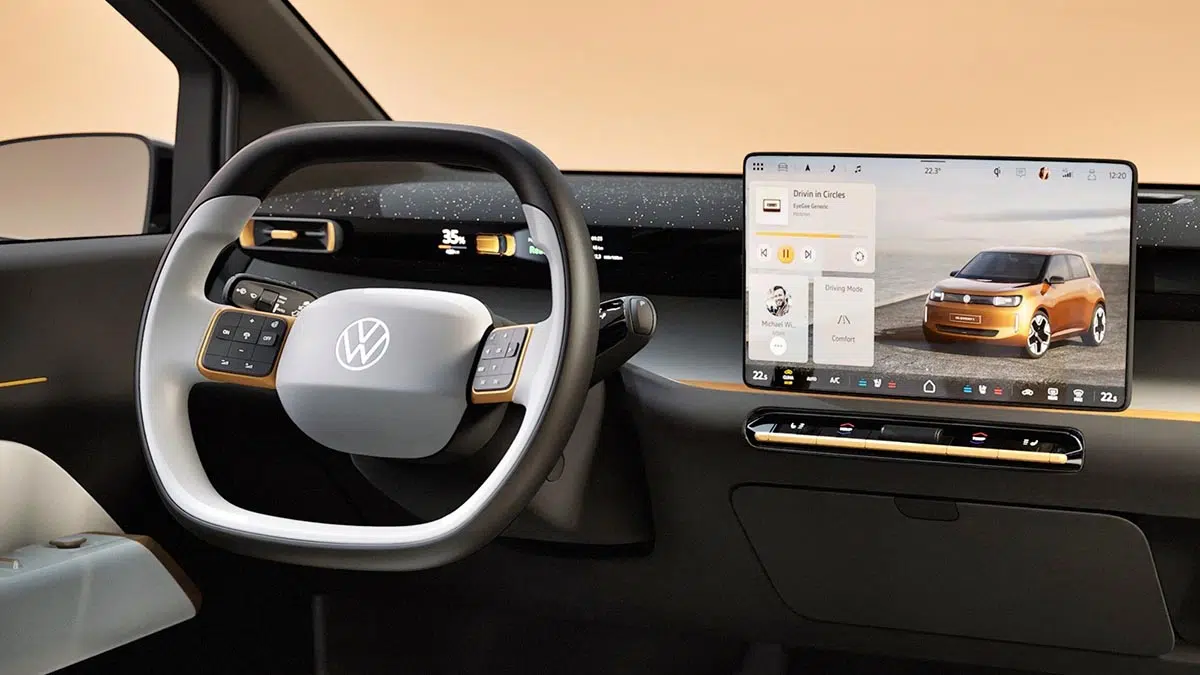 La nouvelle approche de la marque, combinant écrans modernes et boutons physiques rétroéclairés pour une meilleure ergonomie.