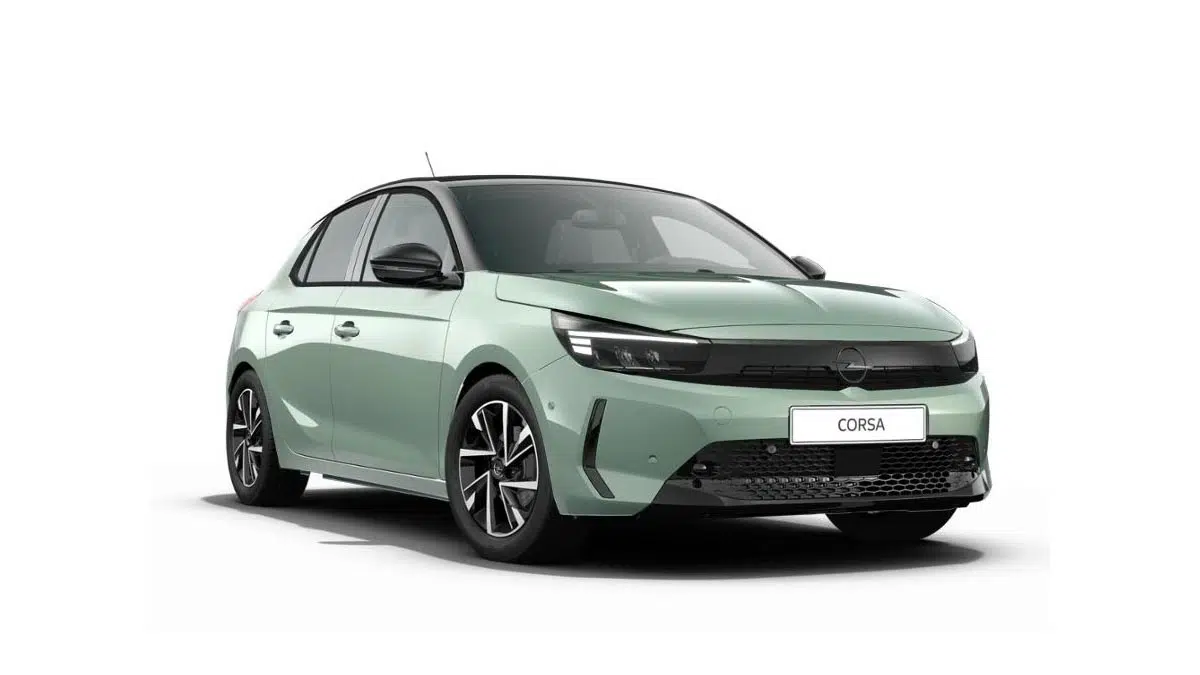 Vista frontal del Opel Corsa 2025 versión de gasolina, diseño compacto y parrilla renovada