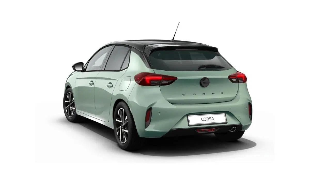Parte trasera del Opel Corsa 2025 con luces estilizadas y logo de Opel centrado