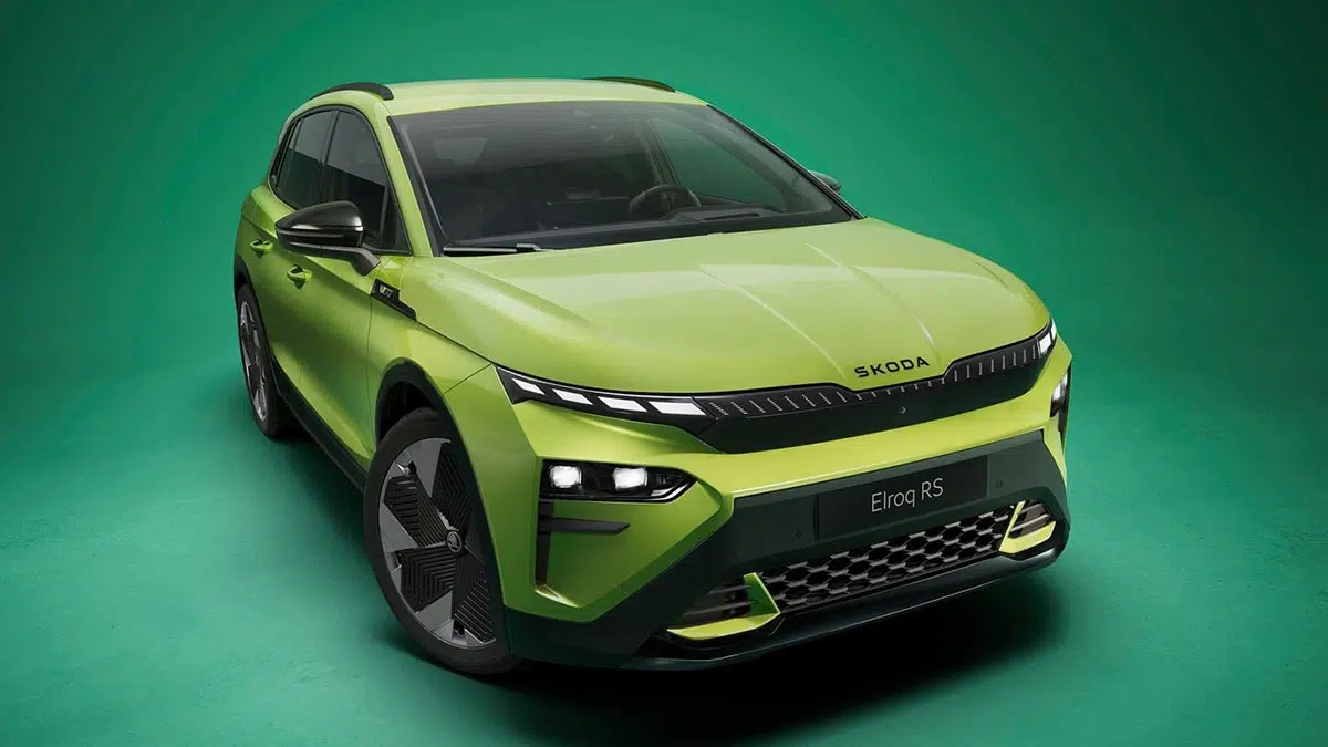  Vue avant du Škoda Elroq vRS 2025 avec calandre sport et signature LED dynamique