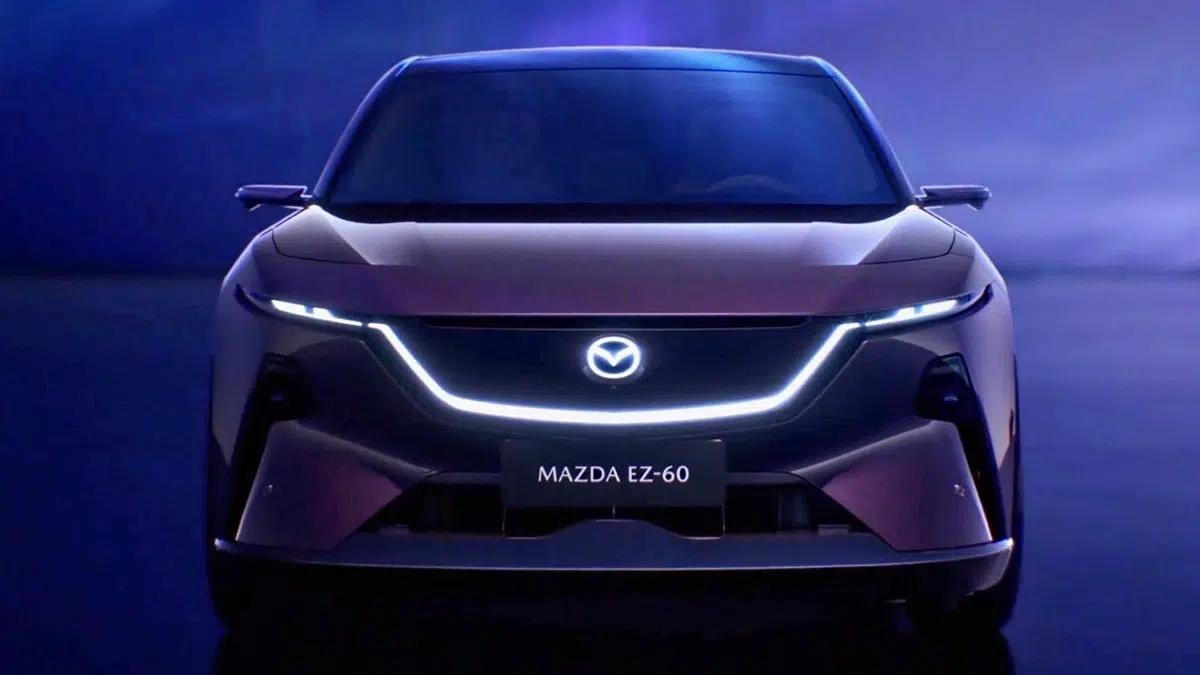 Mazda CX-6e 2025 vue avant, design épuré, calandre bouclier et signature LED affinée