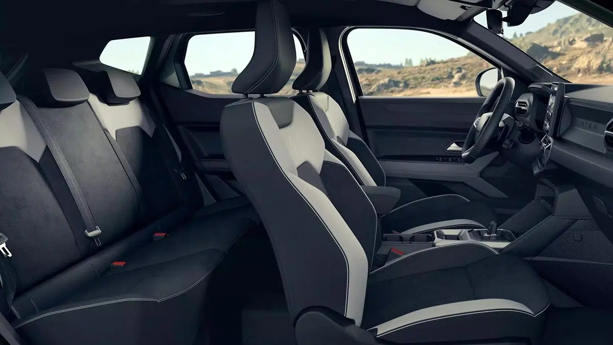 Asiento trasero del Renault Duster 4x4 2025 con espacio para las piernas y respaldo elevado