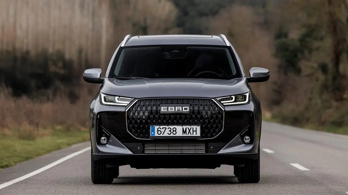 EBRO 700 pick-up eléctrico con caja abierta, pensado para un uso utilitario y sostenible