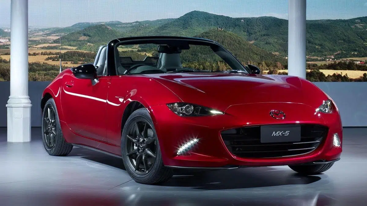 Vista frontal del Mazda MX-5 ND 2025, diseño fiel a los códigos del futuro roadster MX-5 NE
