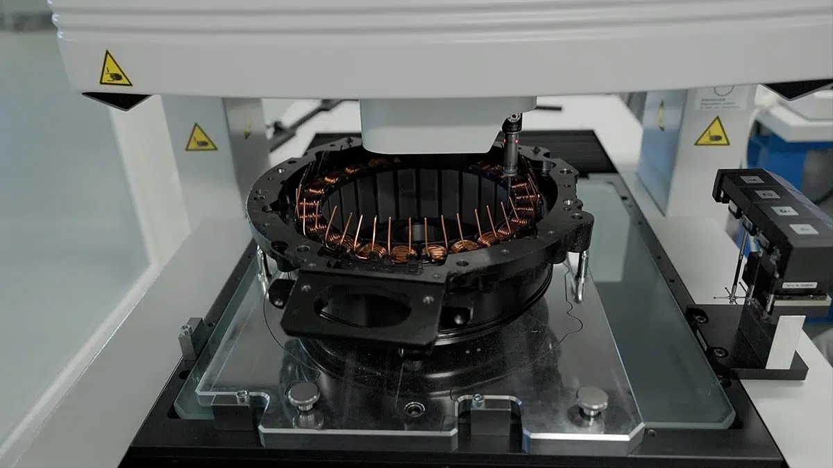Fabricación del sistema híbrido desarrollado por Horse Powertrain con motor térmico y motor eléctrico