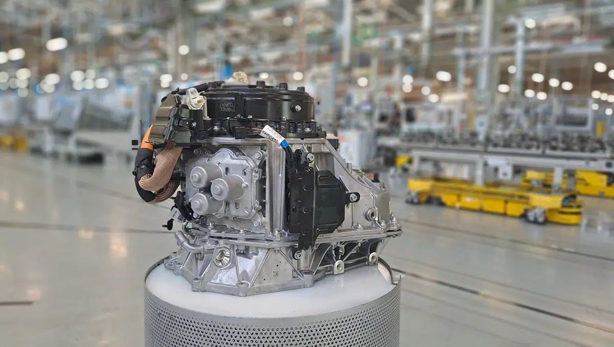 Exposición del grupo motopropulsor híbrido Renault-Geely diseñado por Horse Powertrain