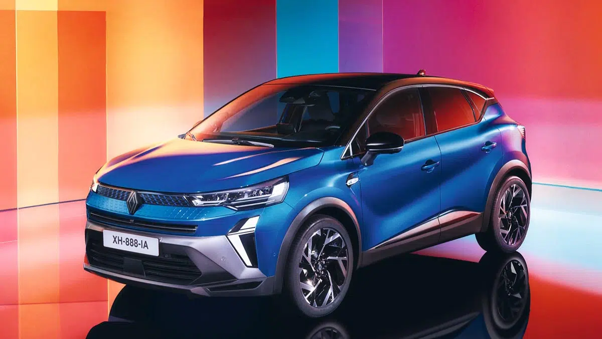 Face avant du Renault Captur 2025 avec nouvelle calandre et signature lumineuse LED modernisée