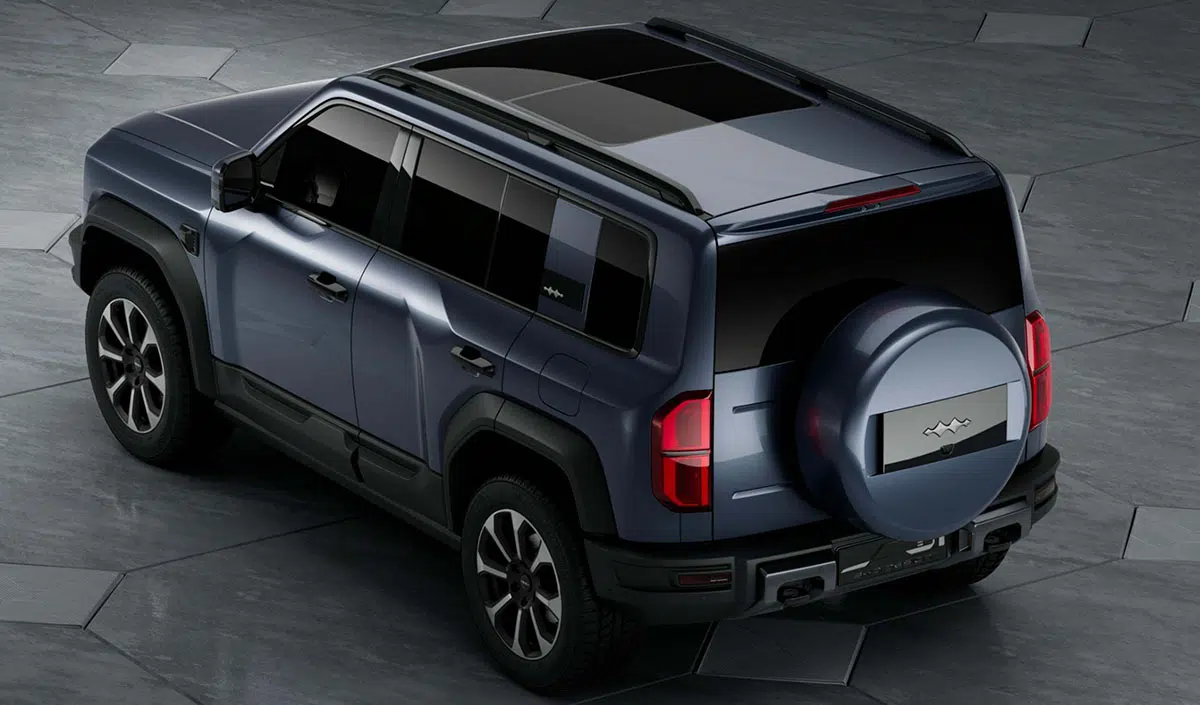 Parte trasera del Denza B5 2024, luces LED y líneas dinámicas de un SUV de lujo