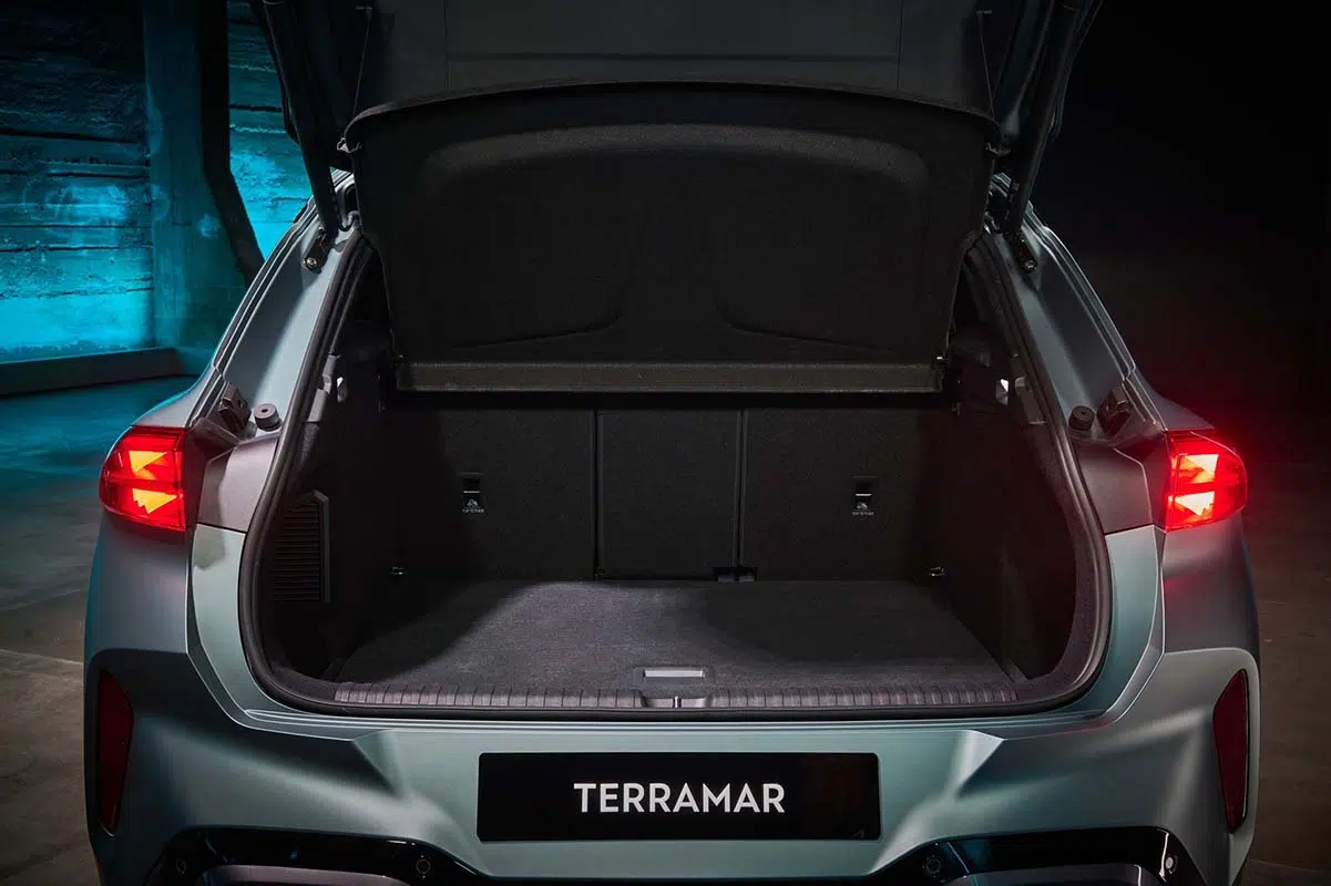 Cofre del CUPRA Terramar 2025 con volumen optimizado para familia y ocio