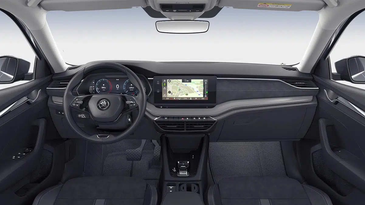 Interior del Skoda Octavia Combi 2025 con pantalla central y terminaciones cuidadas