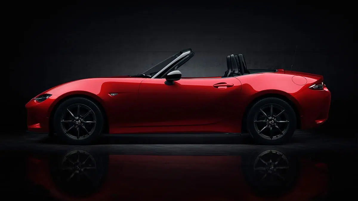 Perfil del Mazda MX-5 ND 2024, silueta compacta que anticipa las líneas del próximo MX-5 NE