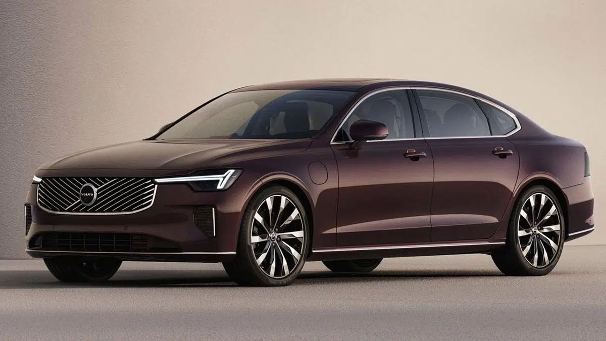 Perfil lateral del Volvo S90 T8 Recharge 2025, berlina premium híbrida con diseño escandinavo depurado
