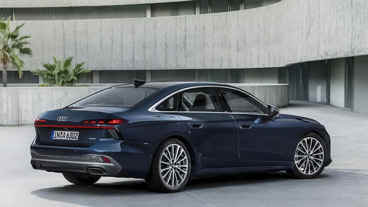 Vista trasera del Audi A6 Berlina, con luces LED y una línea de techo que enfatiza su carácter dinámico.