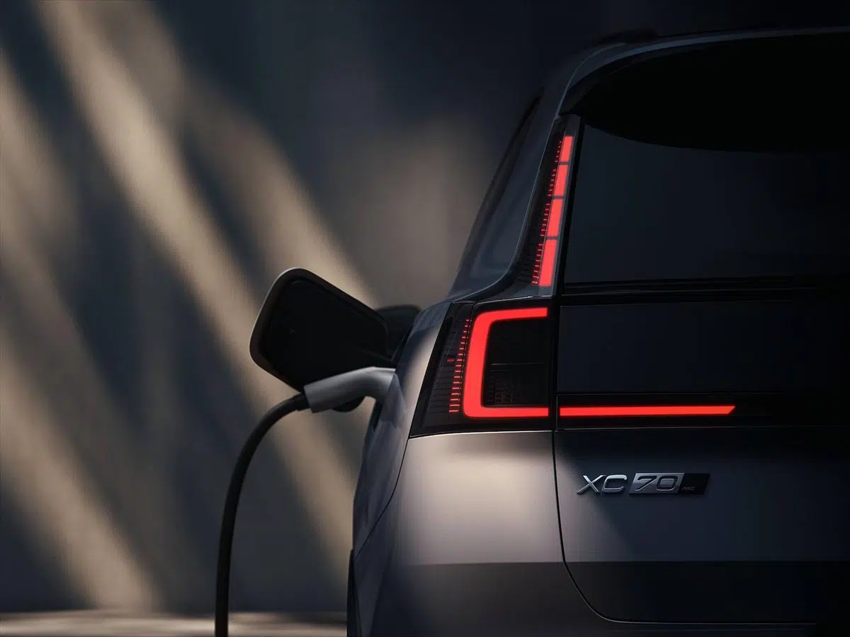 Volvo XC70 2025 con arquitectura térmica y eléctrica combinada en carga