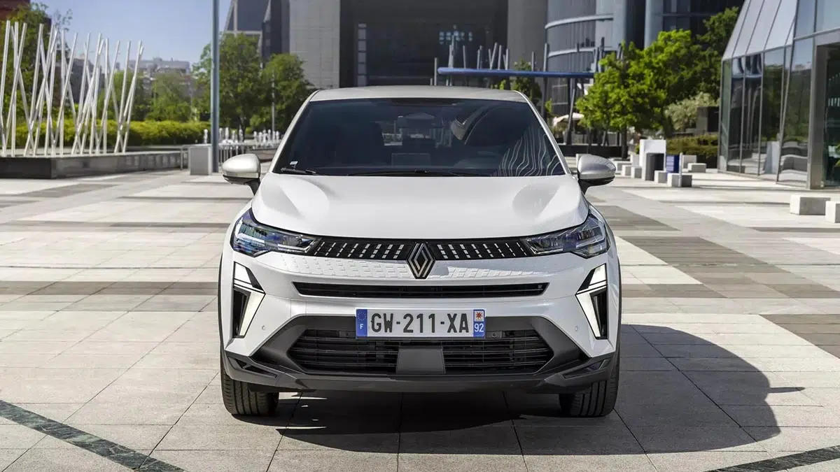 Vista frontal del Renault Captur híbrido de 160 cv con nueva firma lumínica