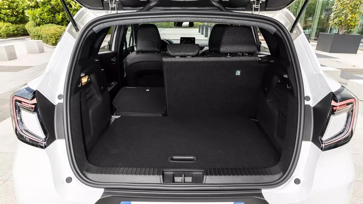 Maletero del Renault Captur híbrido con piso modulable y 326 litros de capacidad