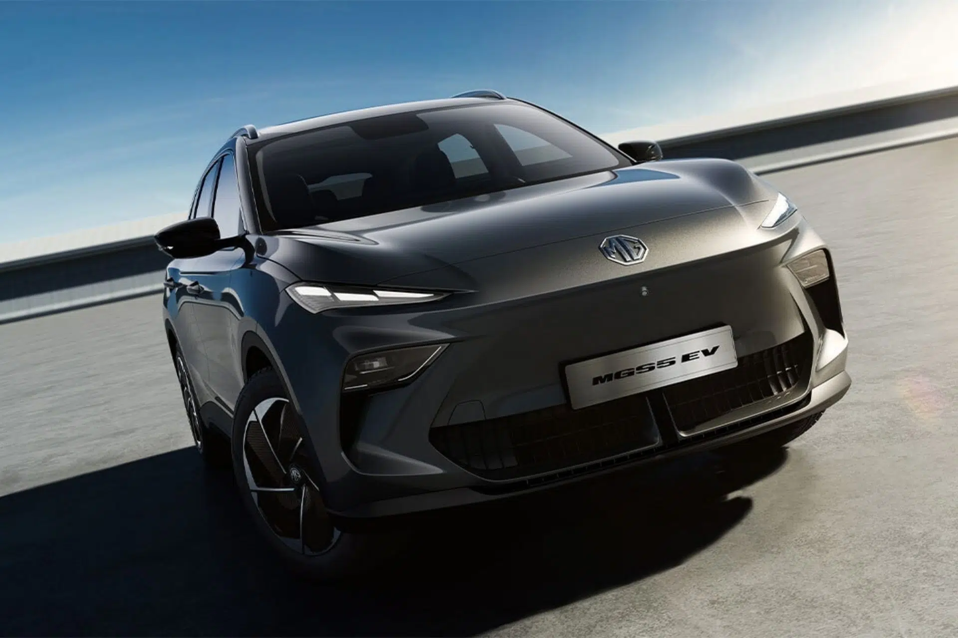  Delantera del MG S5 EV 2025 con parrilla cerrada y luces LED alargadas