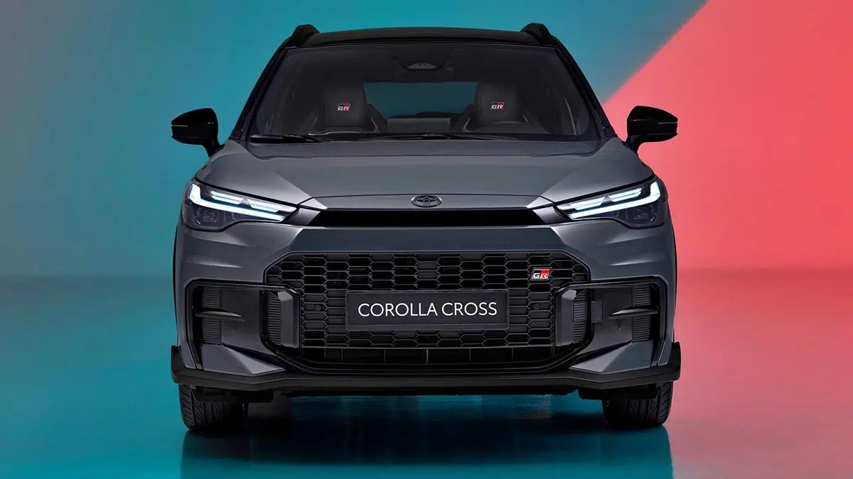 Parte frontal del Toyota Corolla Cross 2026 híbrido con nueva parrilla y firma LED