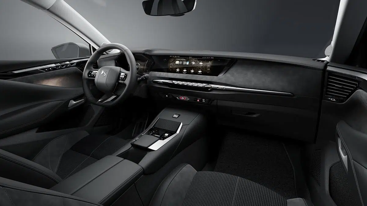 Interior del DS 4 2025