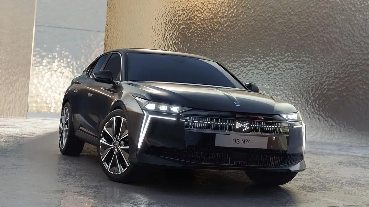 Frontal del DS 4 2025