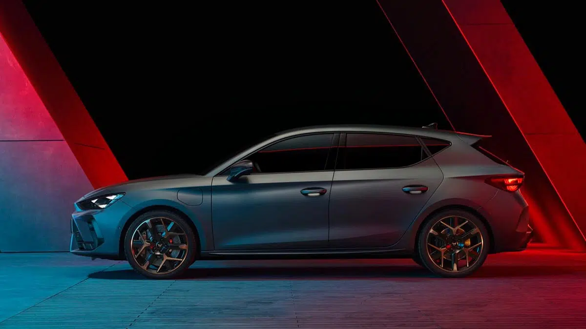 Perfil lateral de la CUPRA León e-Hybrid 2025