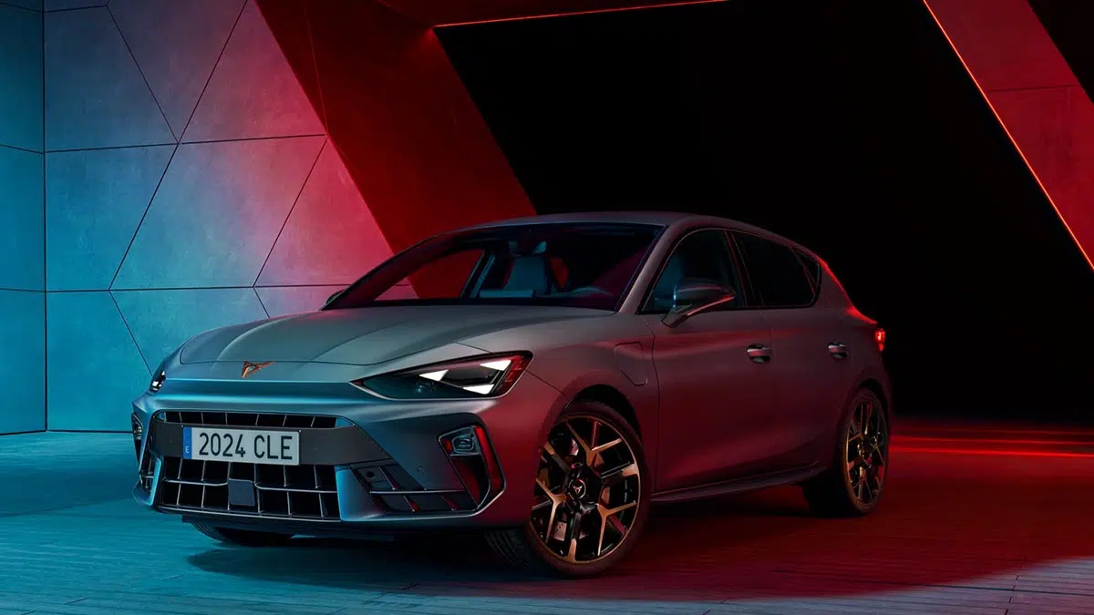 Frente de la CUPRA León e-Hybrid 2025