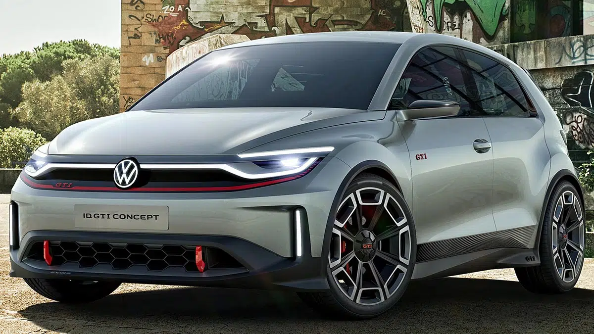 Cara frontal agresiva de la Volkswagen Golf GTI EV con parachoques rediseñado y faros LED